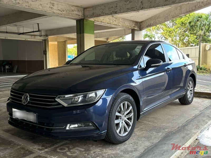 2017' Volkswagen Passat Variant photo #1