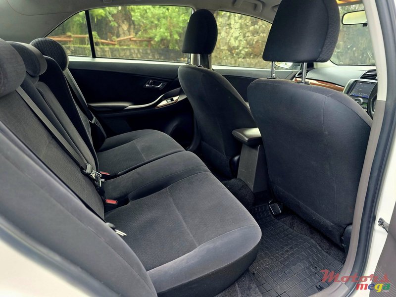2015' Toyota Allion photo #5