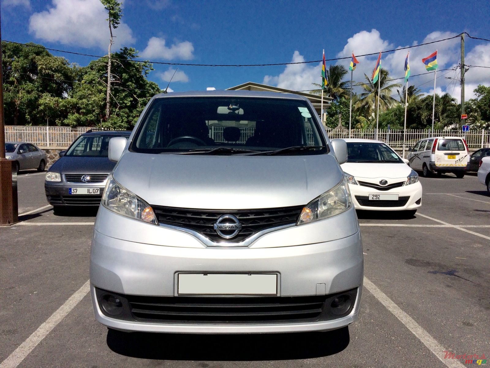 2010' Nissan photo #1