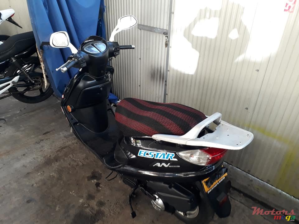 2012' Suzuki AN photo #4