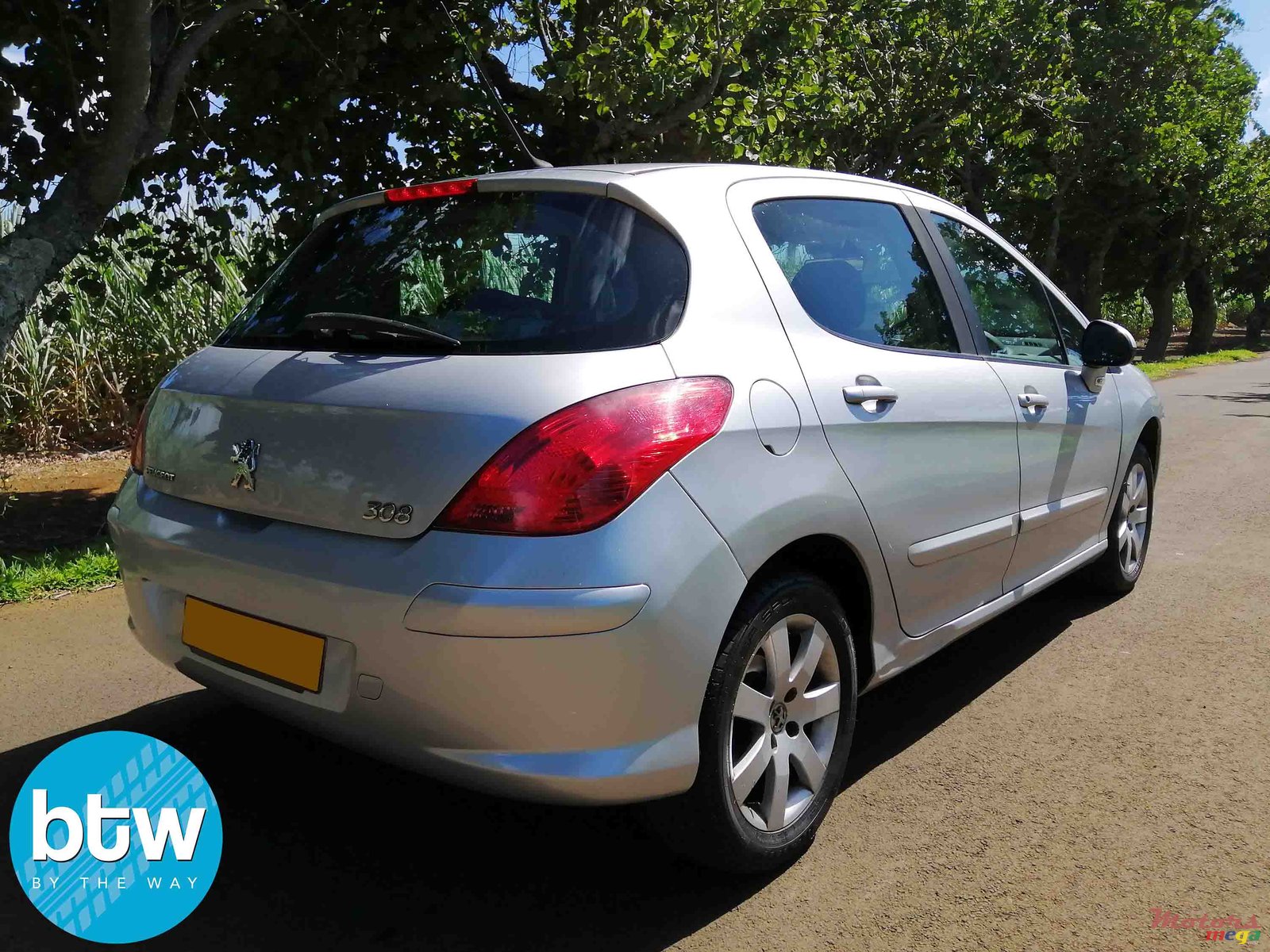 2010' Peugeot 308 photo #2