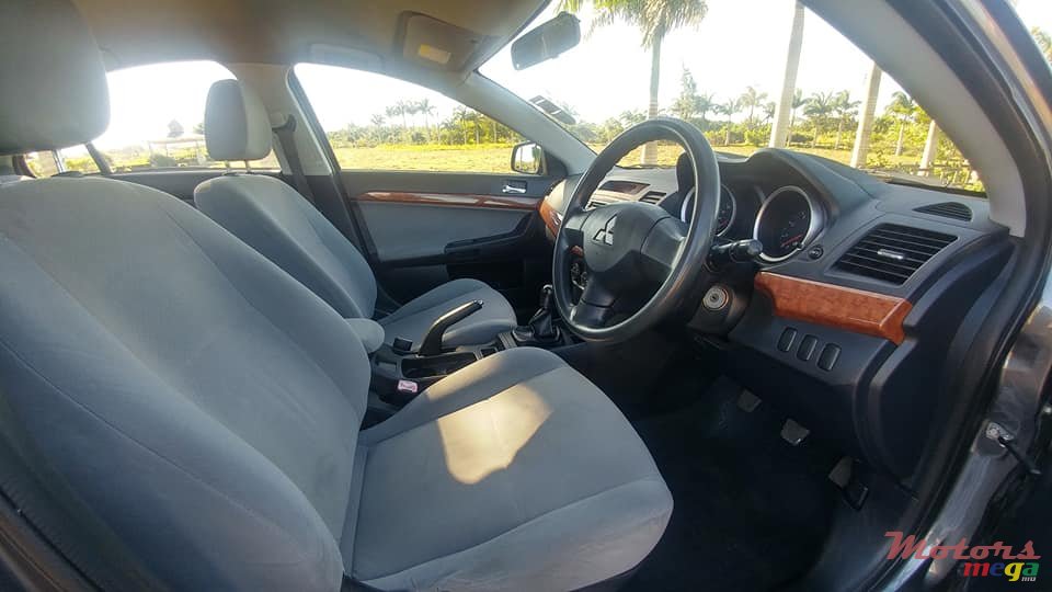 2010' Mitsubishi Lancer EX photo #5