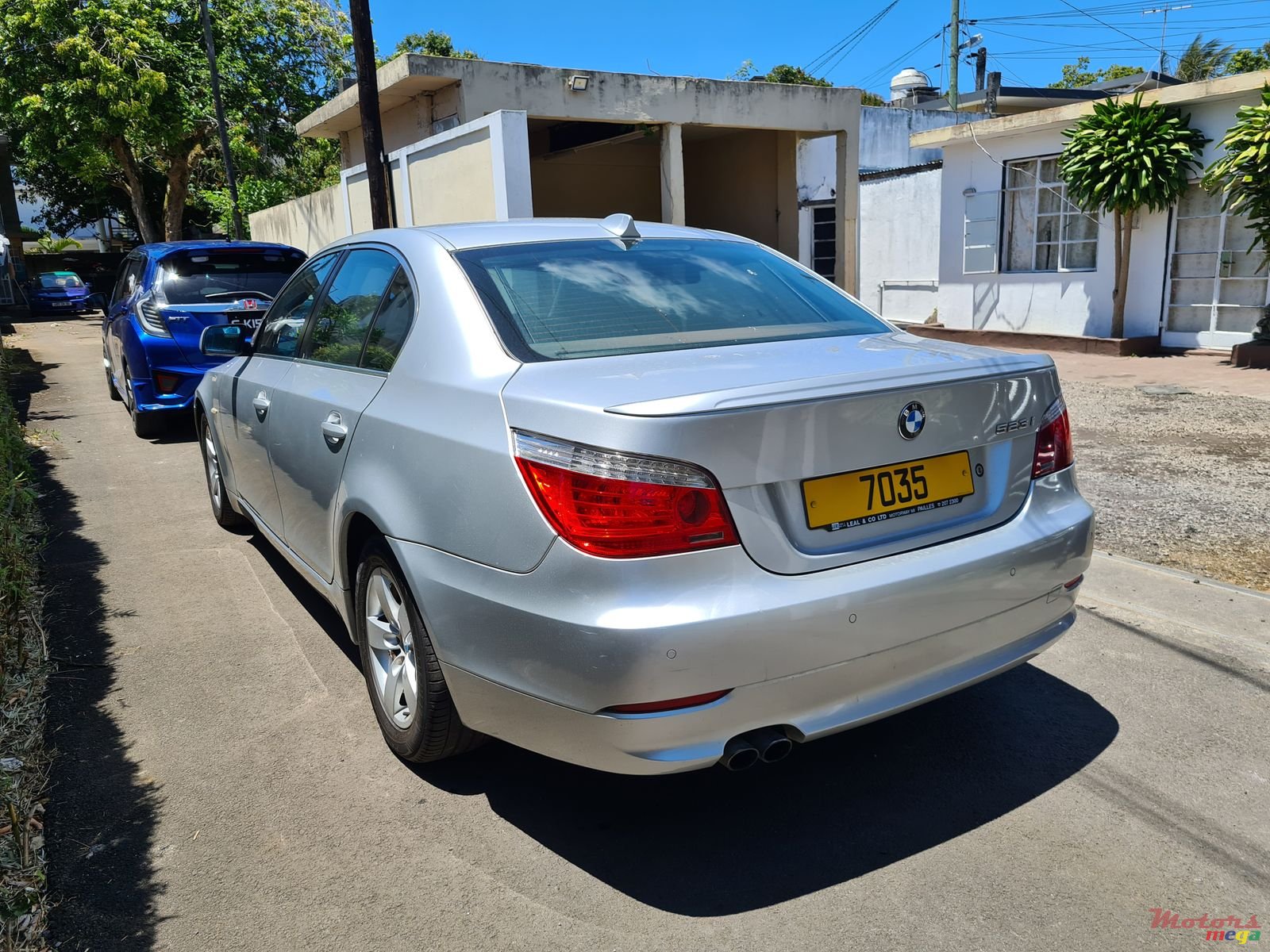 2009' BMW 523 photo #6