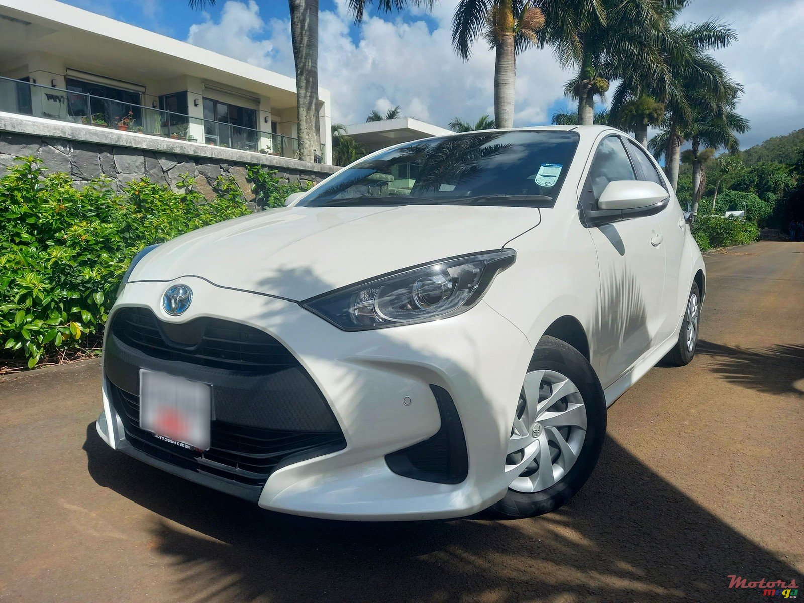 2021' Toyota Yaris 1.5 Hybrid photo #2