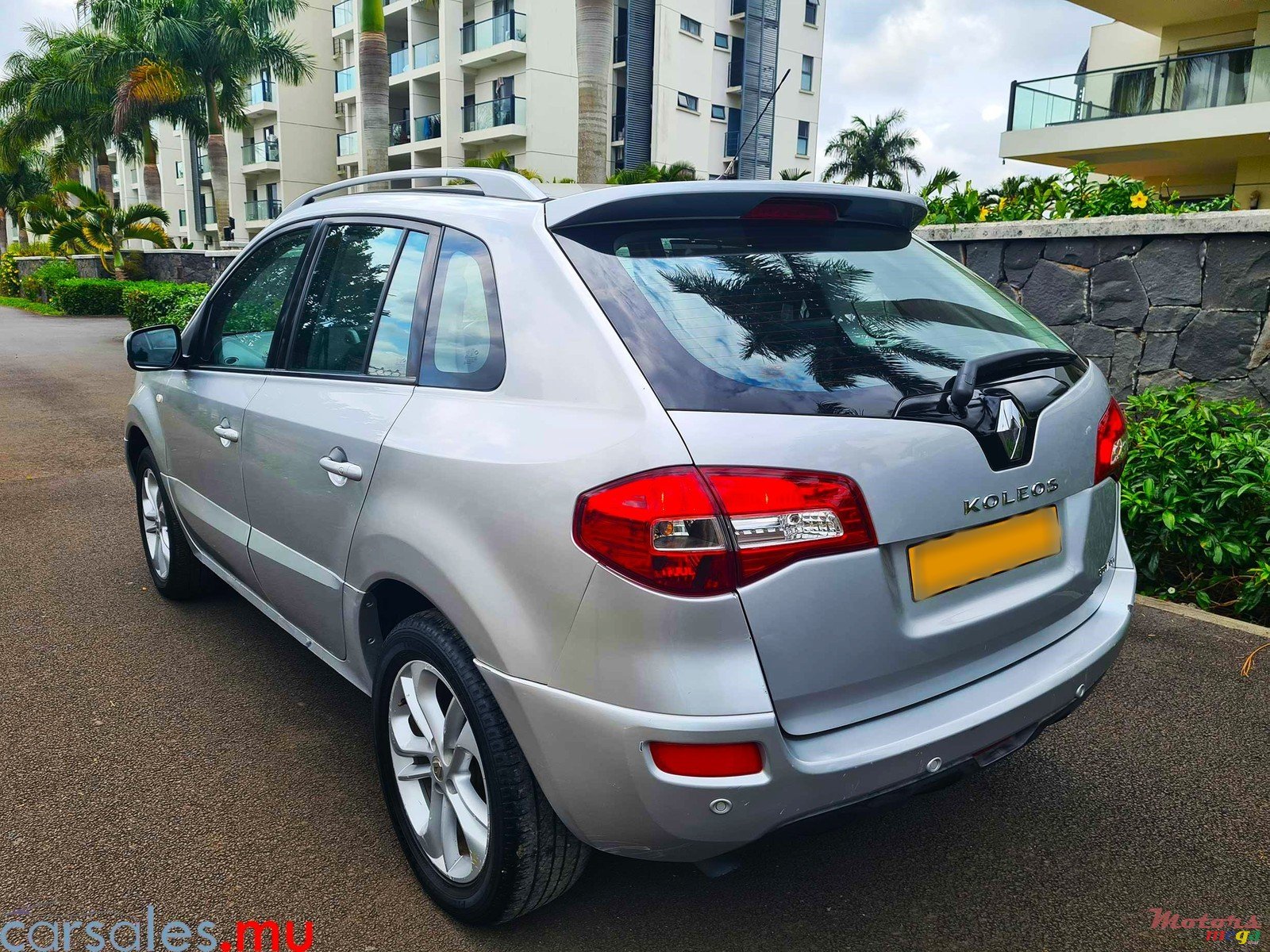 2010' Renault Koleos 2.5 AWD photo #3