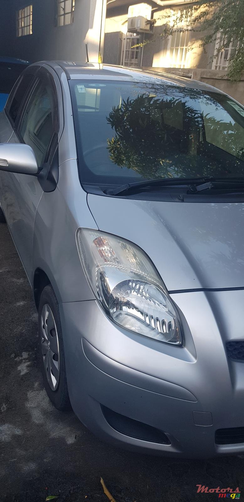 2009' Toyota Vitz photo #4