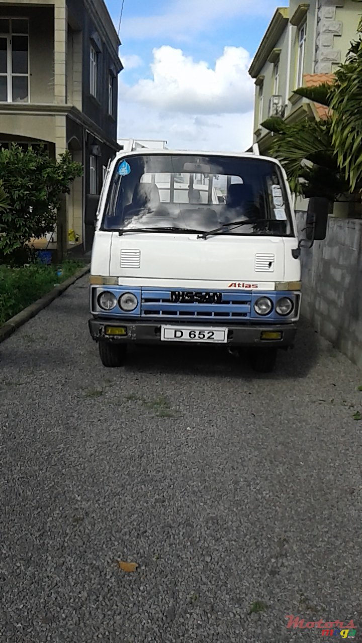 1989' Nissan photo #1