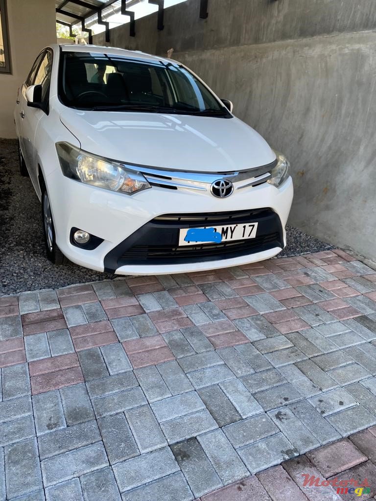 2017' Toyota Yaris photo #2