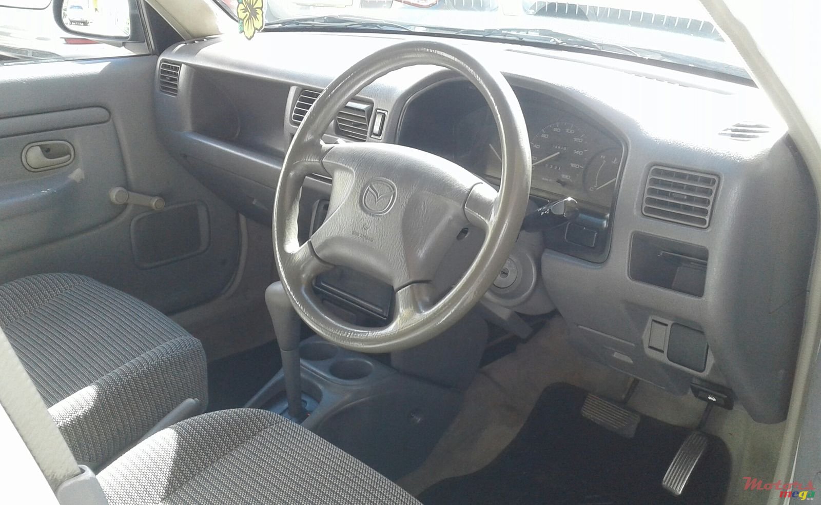 1999' Mazda Demio photo #3