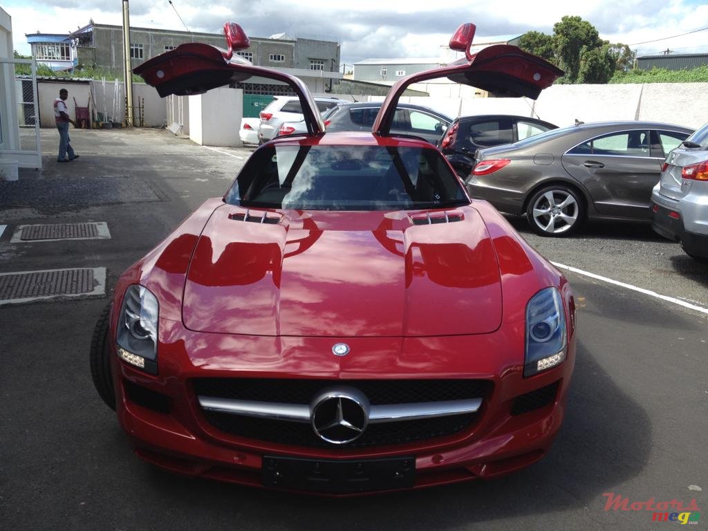 2016' Mercedes-Benz SLS AMG photo #2
