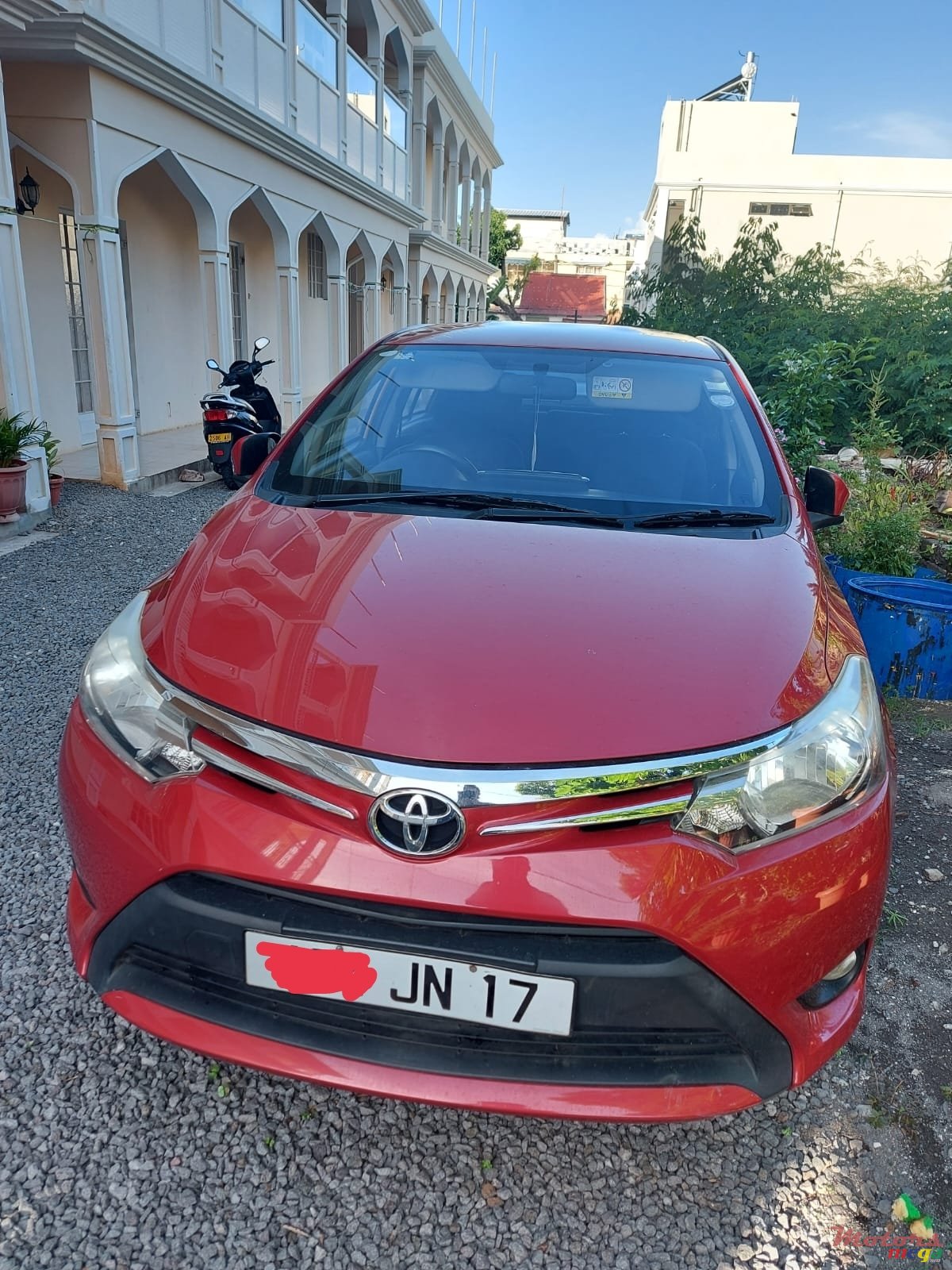 2017' Toyota Yaris photo #1