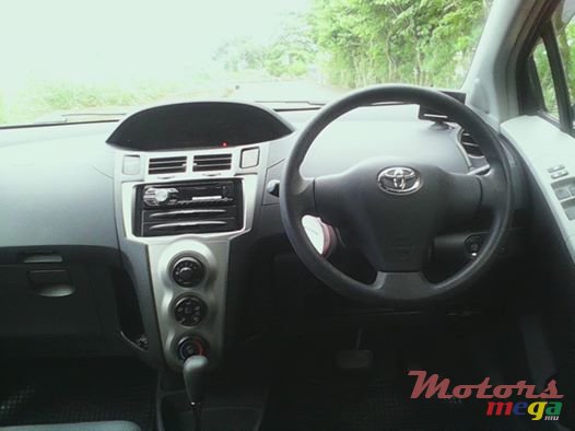 2010' Toyota Vitz photo #9