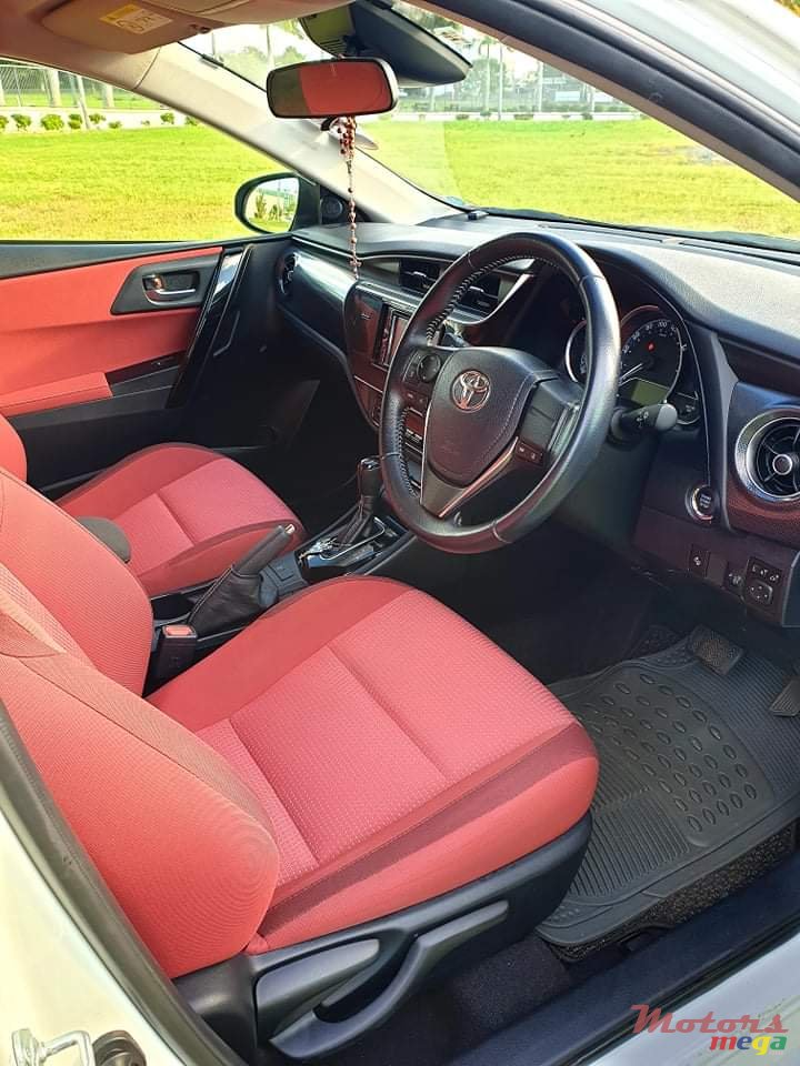 2017' Toyota Auris photo #3