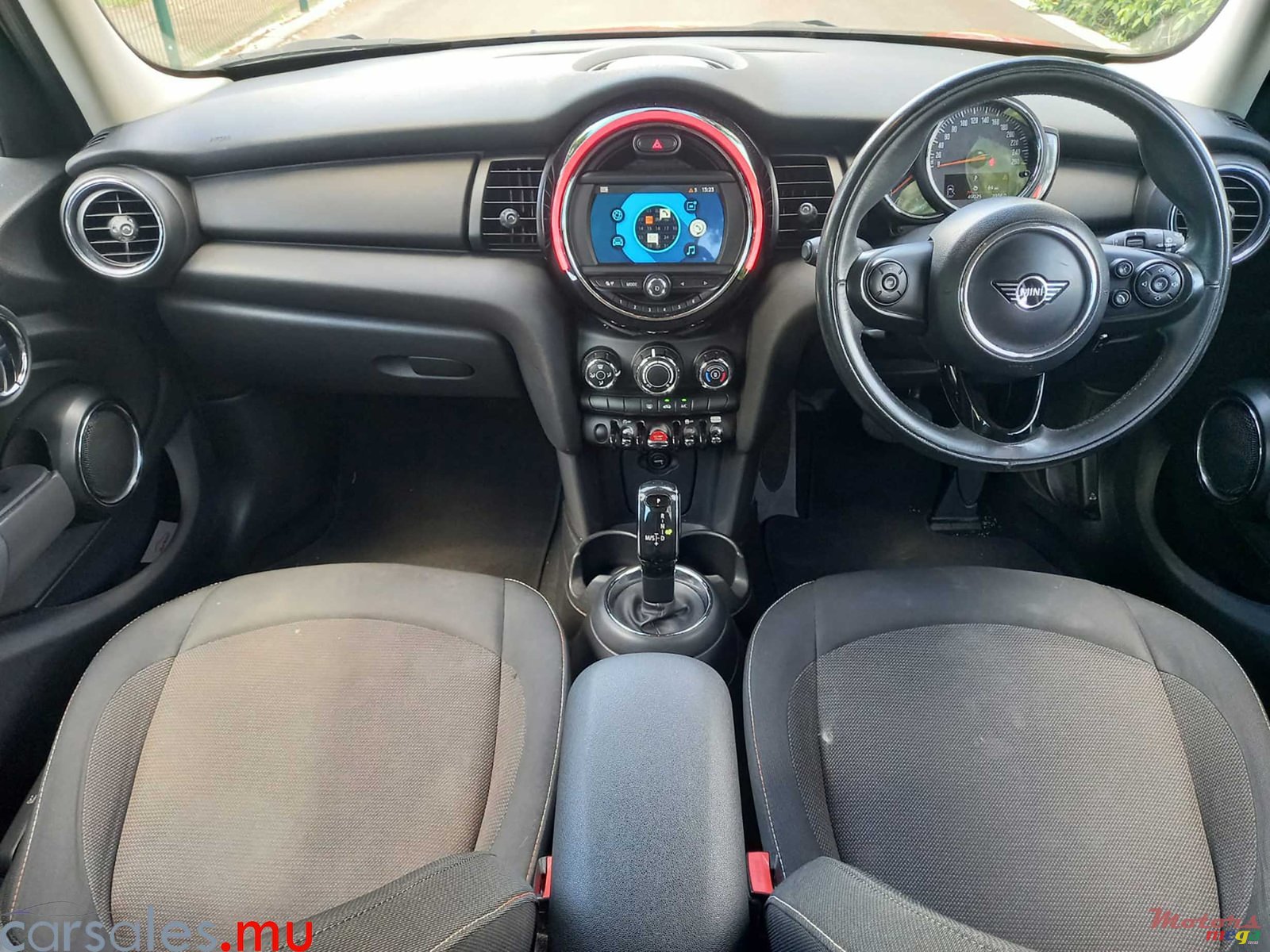 2020' MINI One 5 Doors photo #6