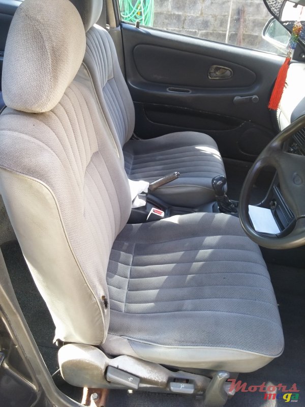 1992' Mitsubishi Lancer photo #3