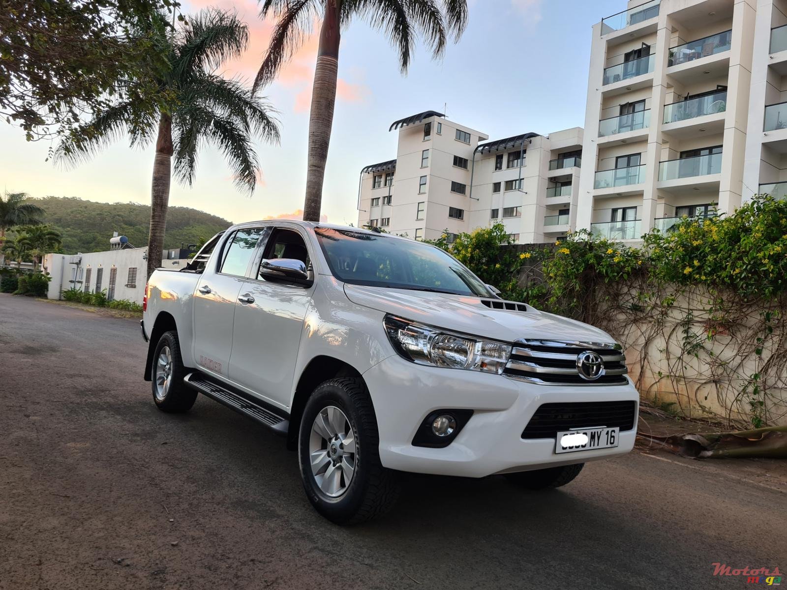 2016' Toyota Raider 3.0 automatic photo #1