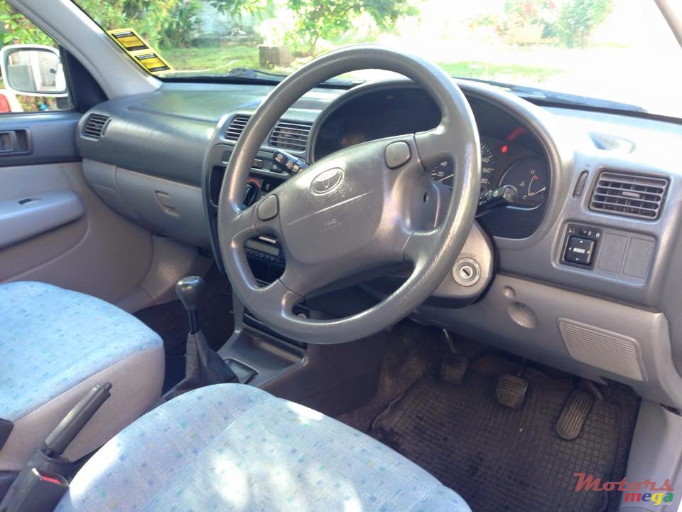 1998' Toyota photo #3