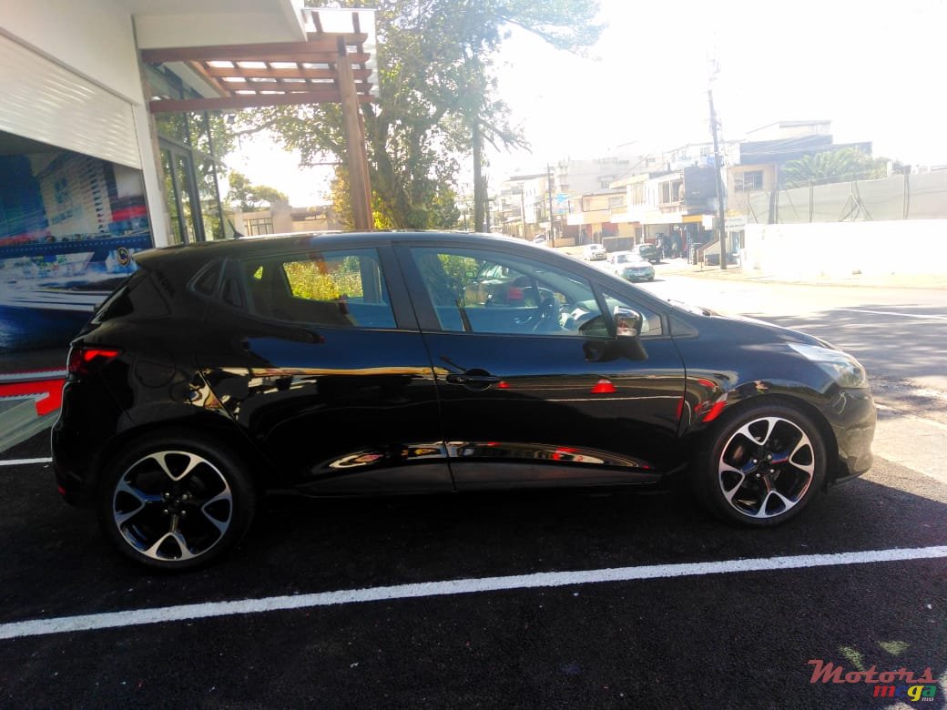 2014' Renault Clio photo #1