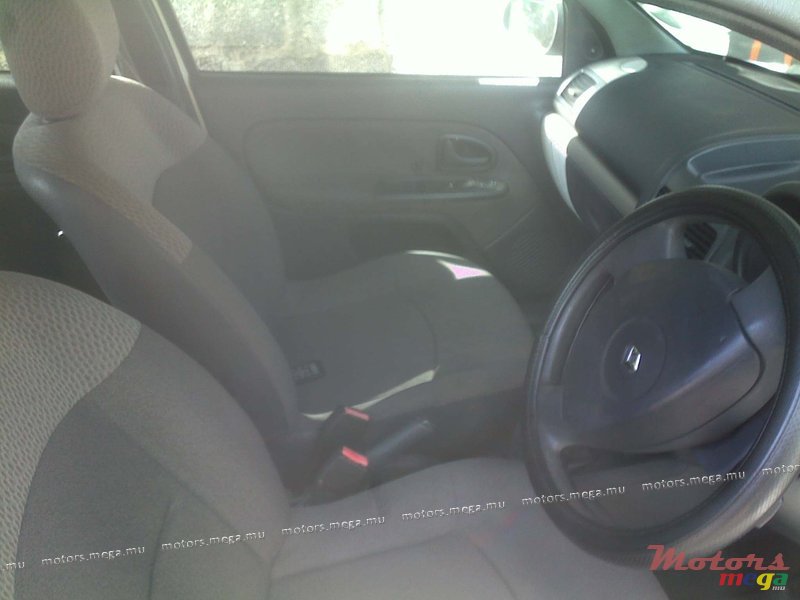 2005' Renault Clio 2 photo #4