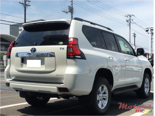2019' Toyota Land Cruiser Prado photo #3