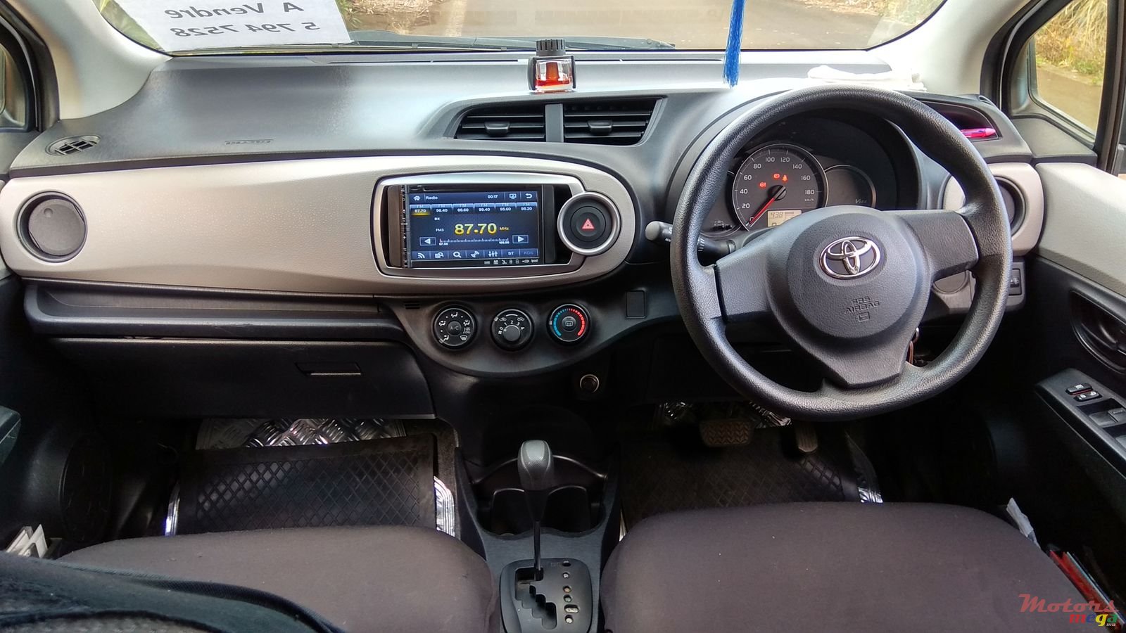 2012' Toyota Vitz photo #5