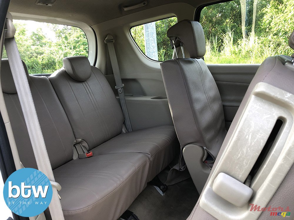 2018' Suzuki Ertiga photo #7