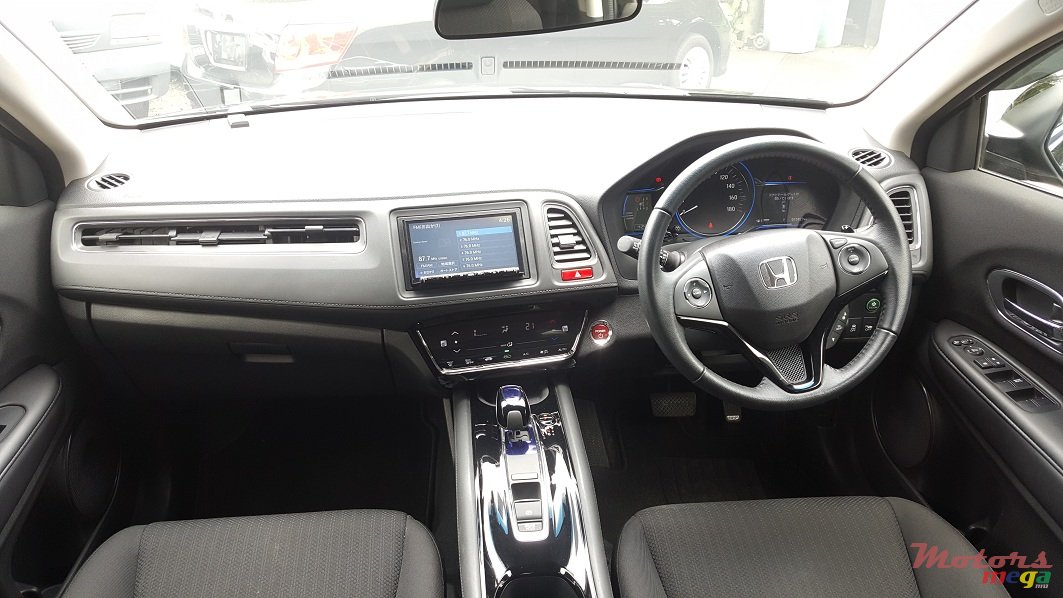 2015' Honda HR-V Vezel Hybrid photo #3