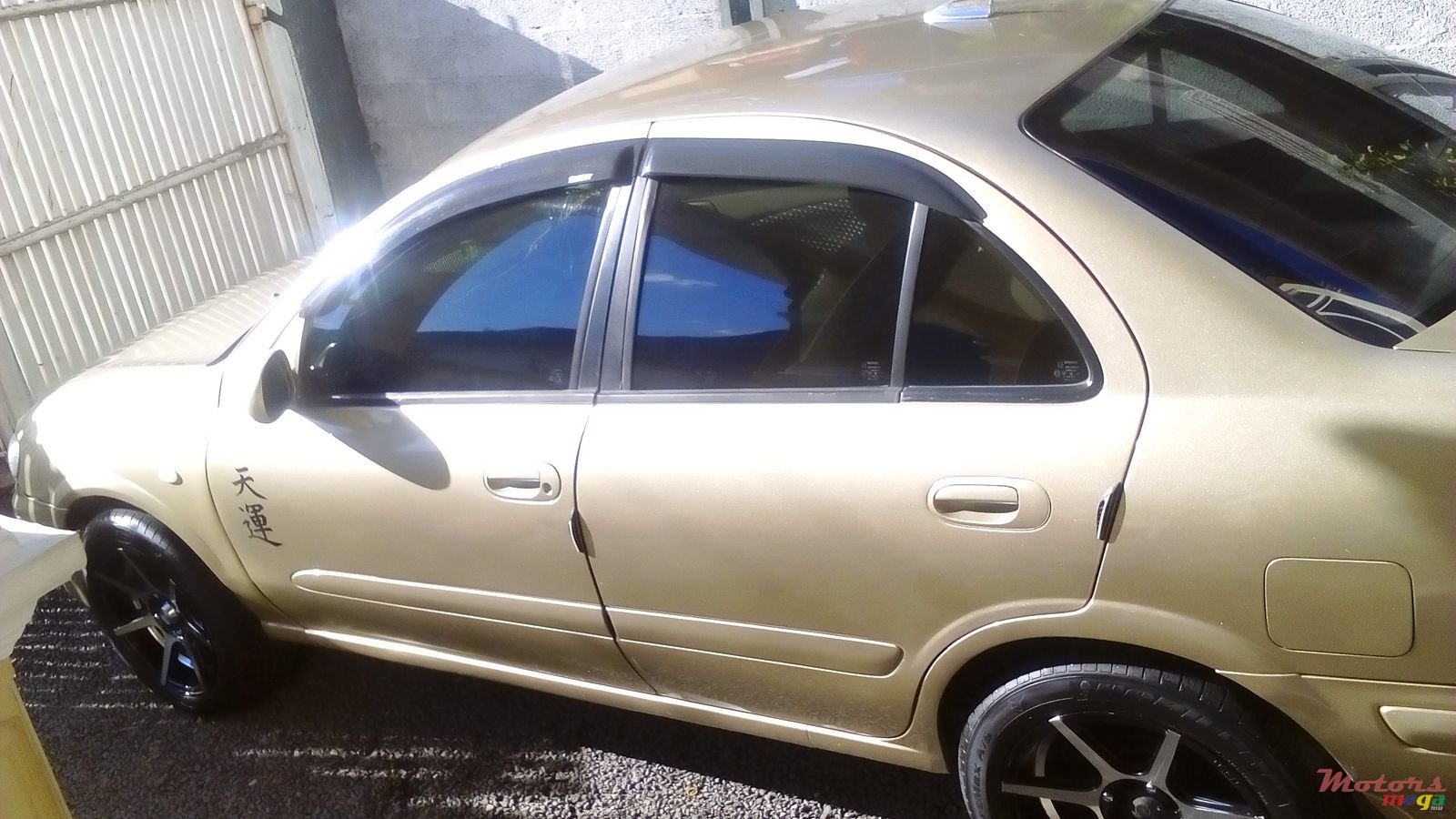 2001' Nissan Sunny photo #4