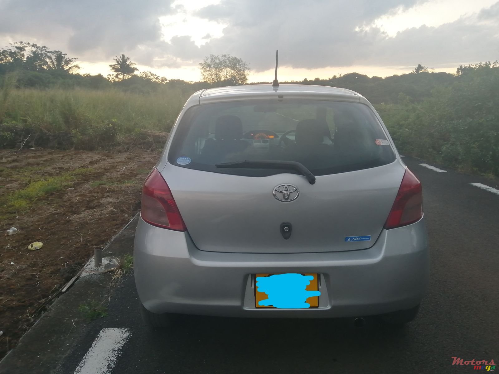 2007' Toyota Vitz photo #3