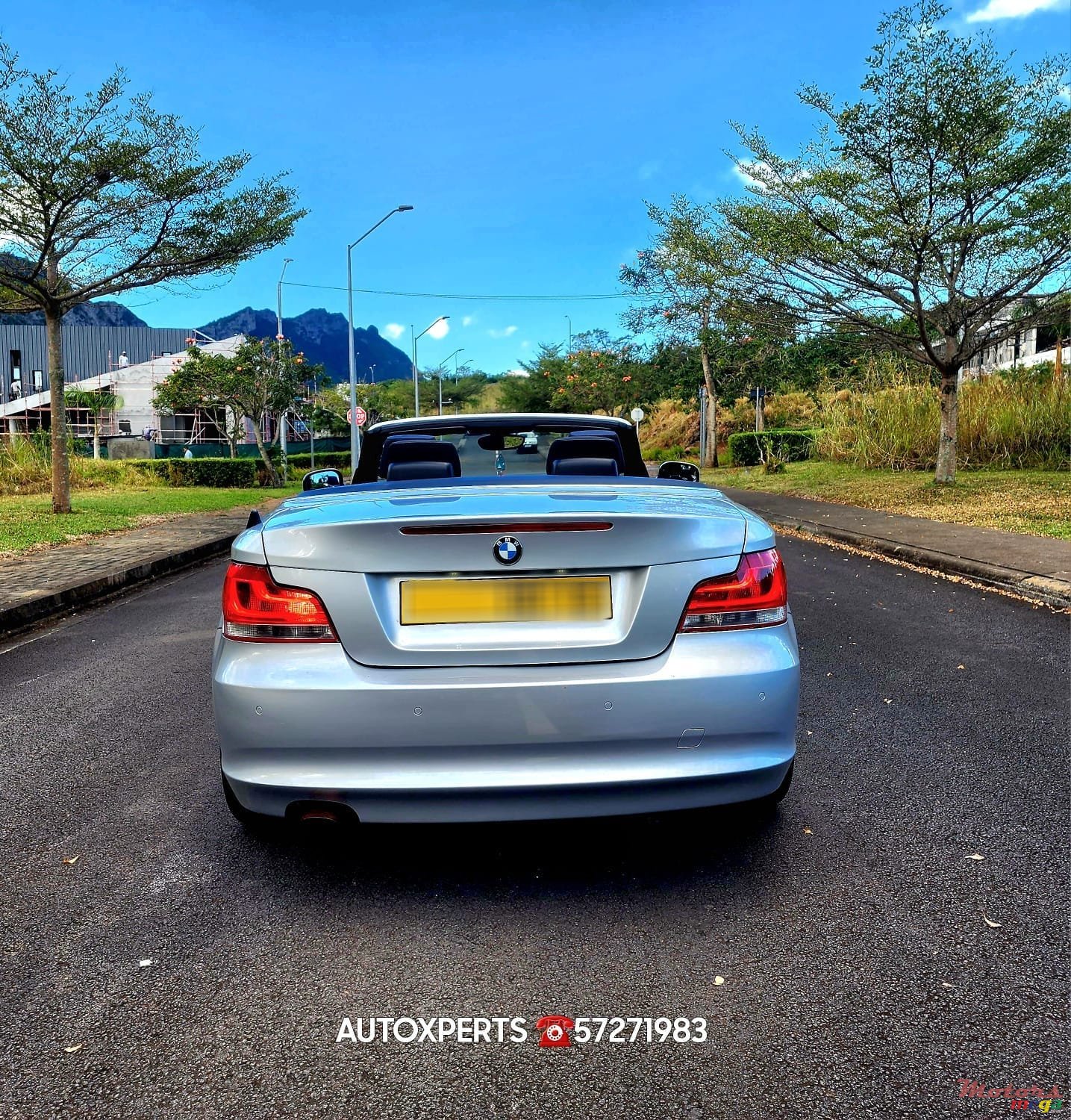 2012' BMW 1 Series Convertible photo #4