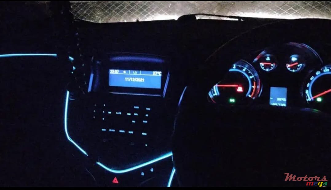 2011' Chevrolet Cruze photo #7