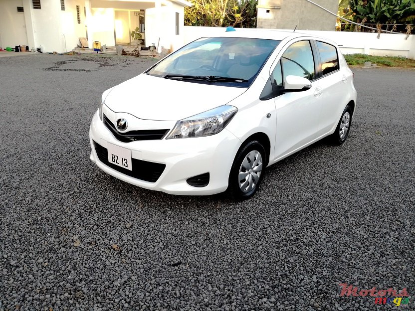 2013' Toyota Vitz Auto 1.3L JAPAN photo #2