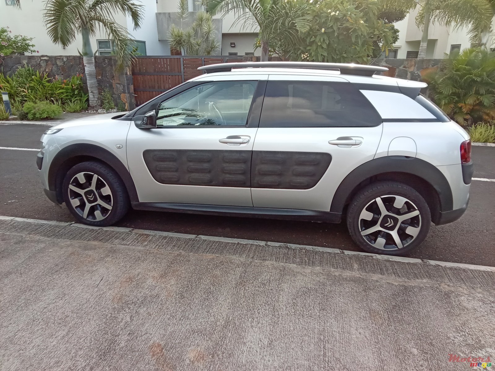 2017' Citroen C4 Cactus photo #5
