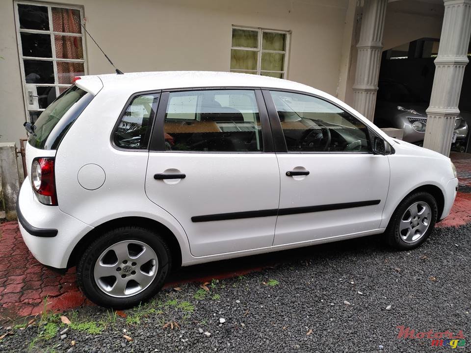 2009' Volkswagen Polo photo #3