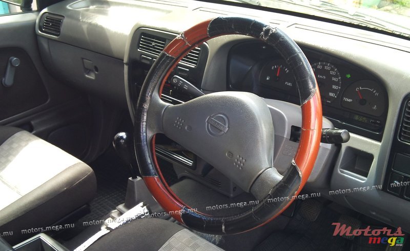 2004' Nissan photo #4