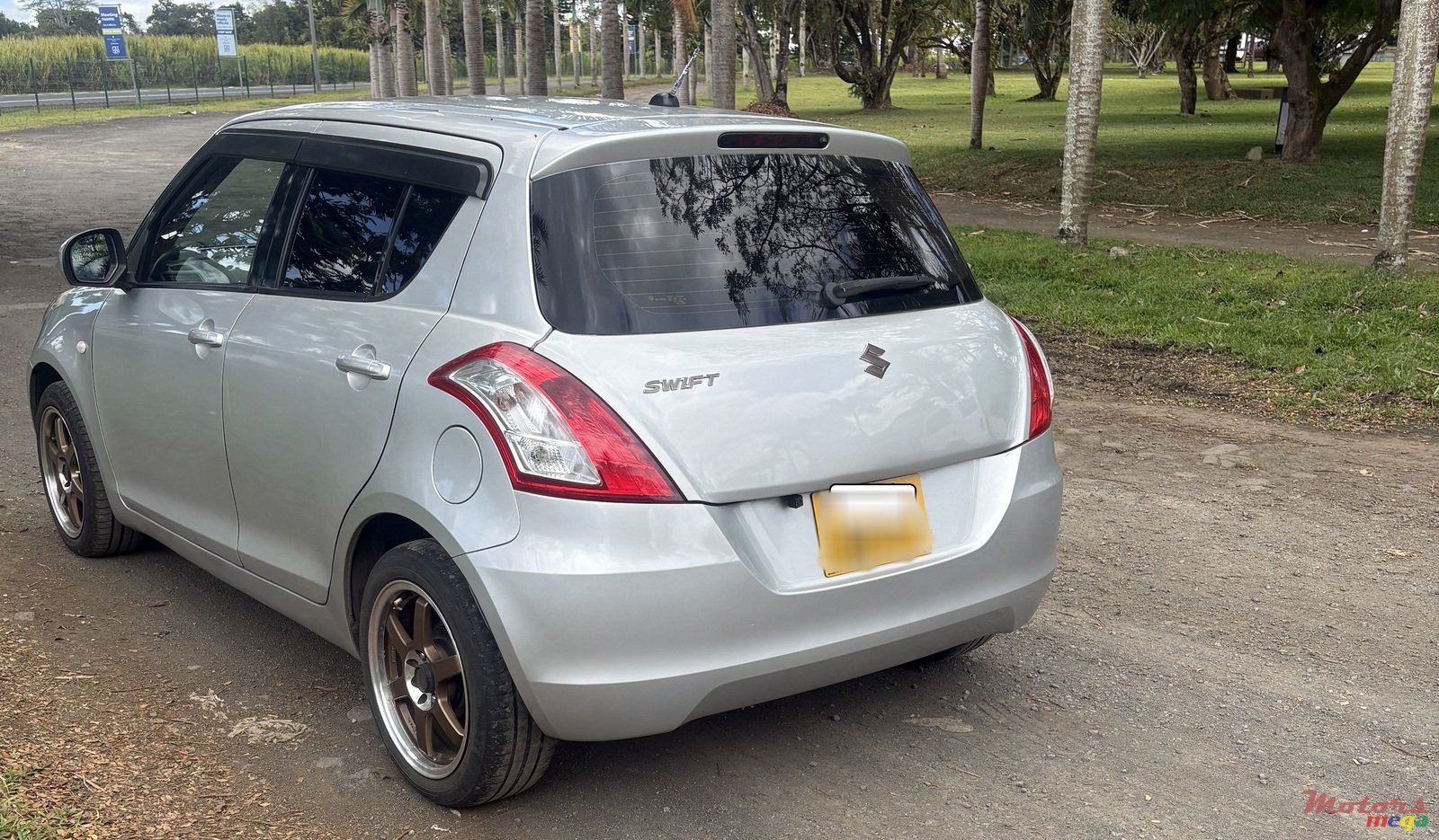 2012' Suzuki Swift photo #2