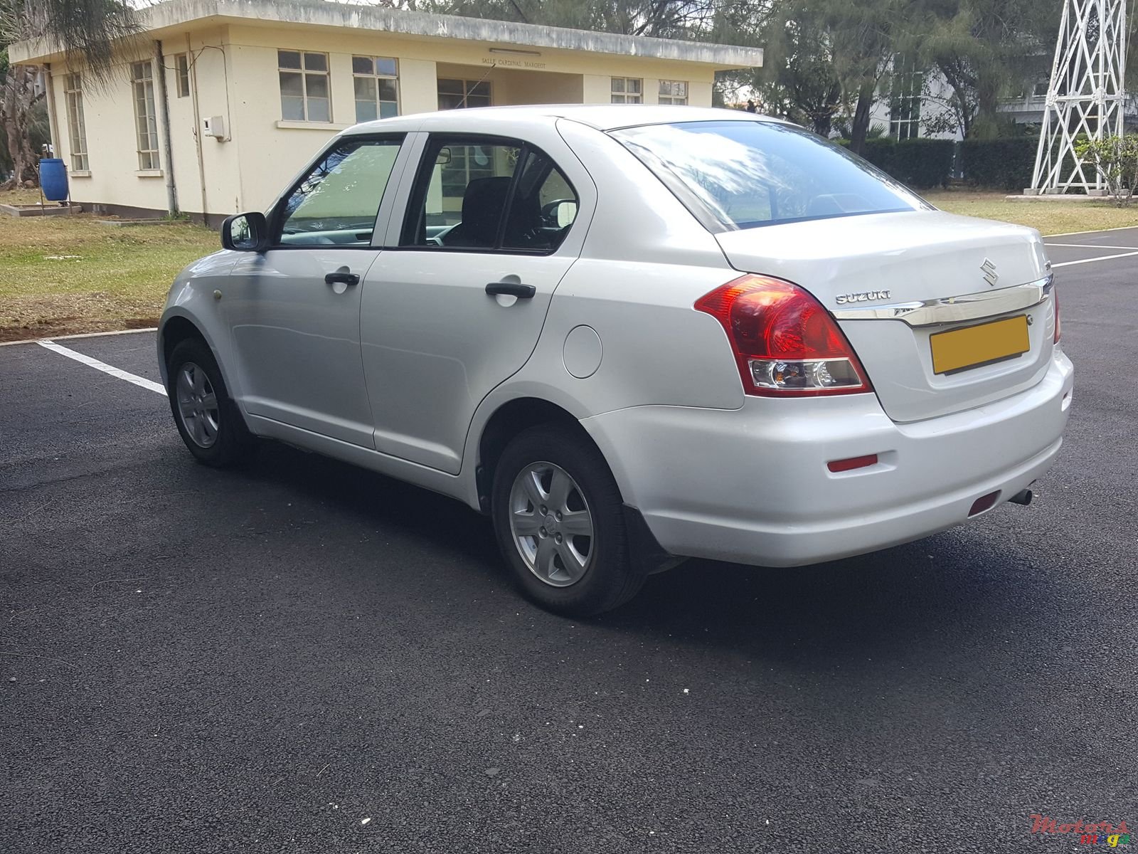 2009' Suzuki Swift Dzire photo #3