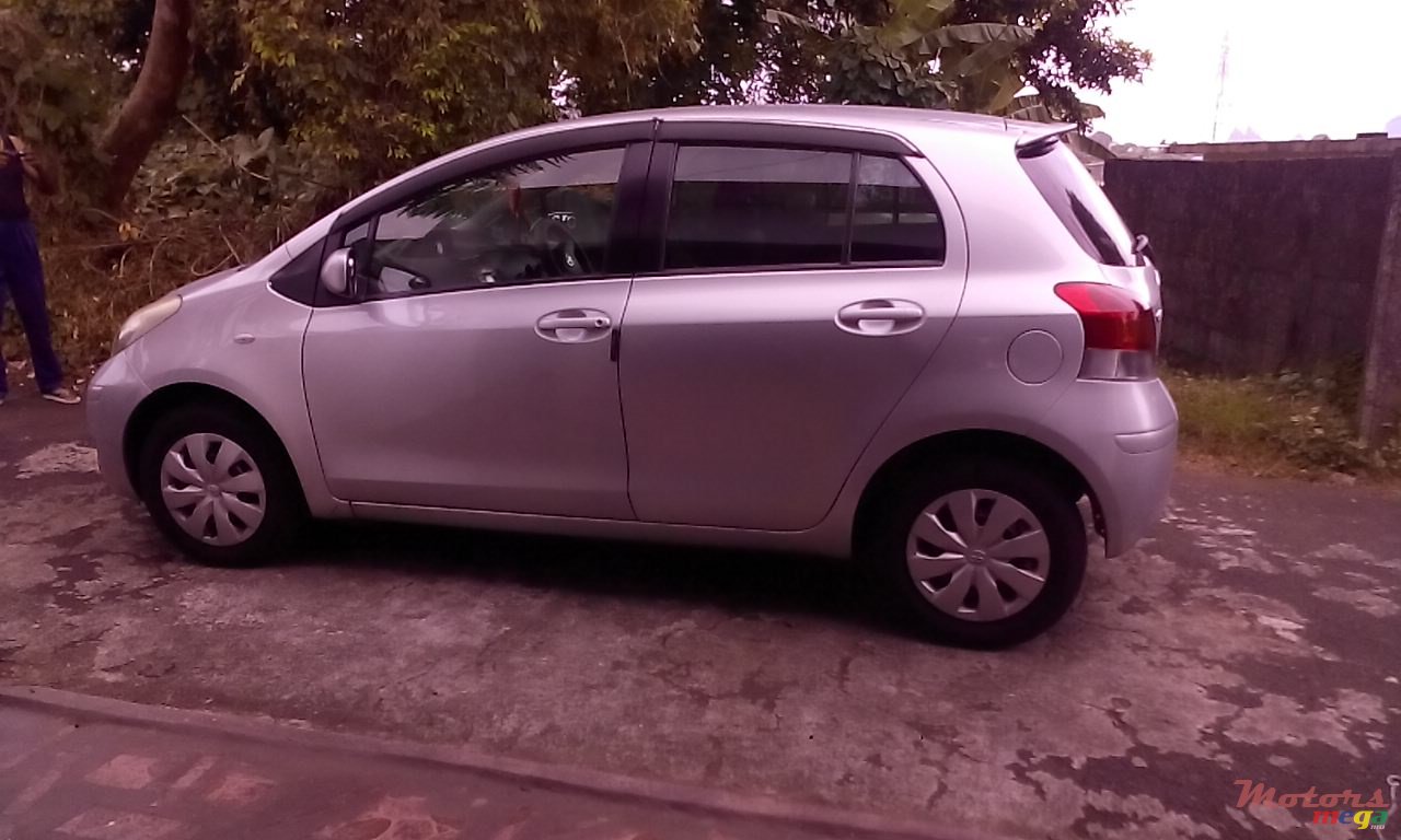 2009' Toyota Yaris photo #3