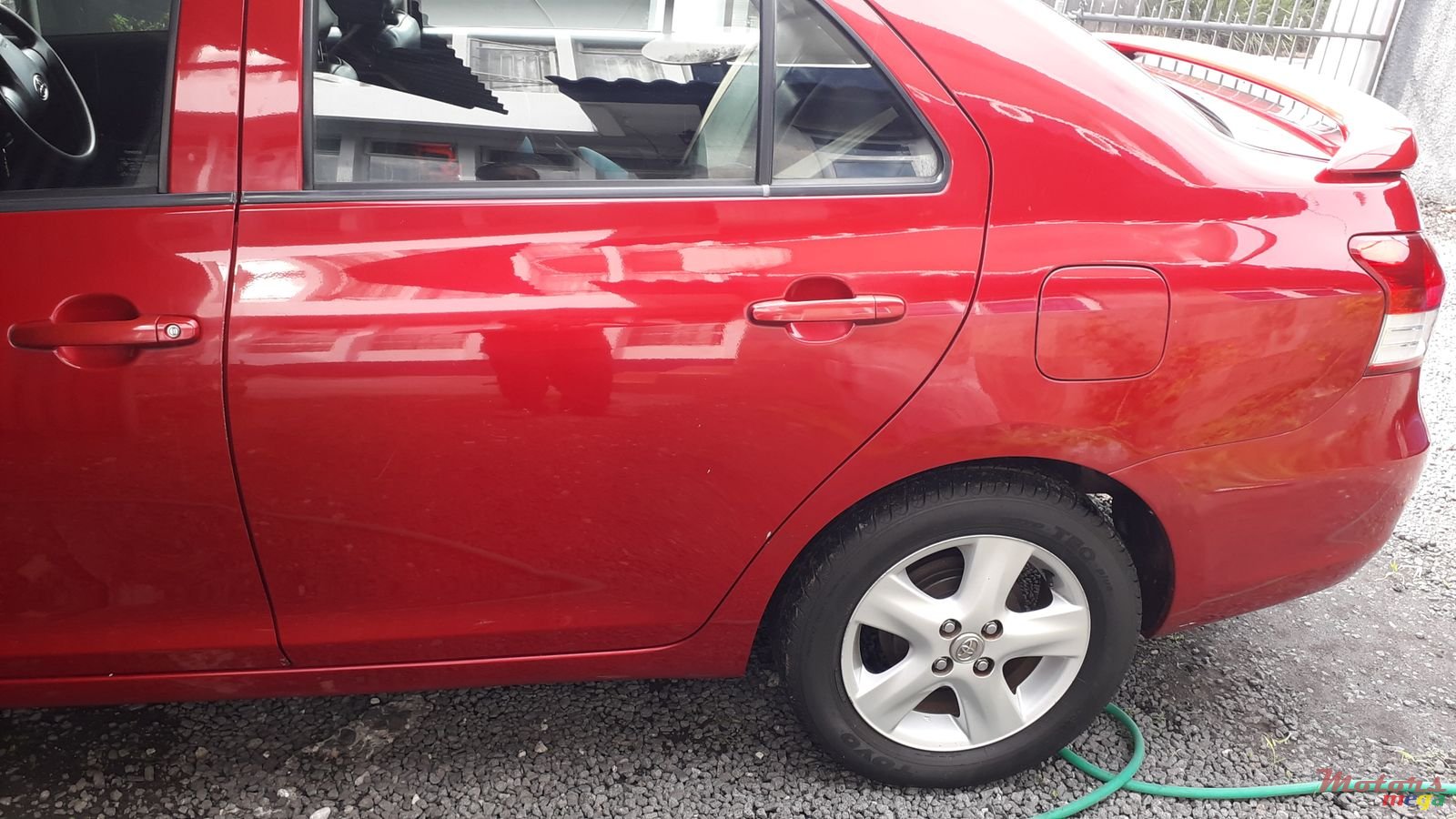 2007' Toyota Yaris Japan photo #2