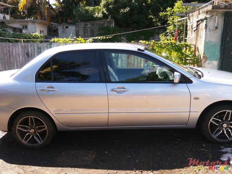 2006' Mitsubishi Lancer photo #4