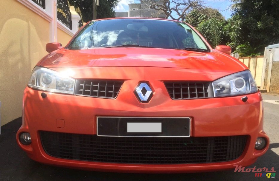 2005' Renault Megane RS photo #2