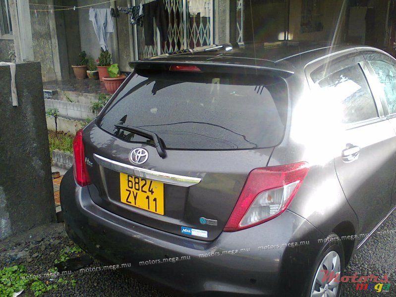 2011' Toyota vitz photo #3