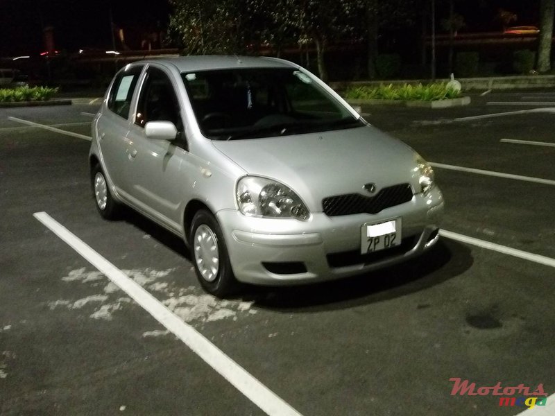 2002' Toyota Vitz photo #1