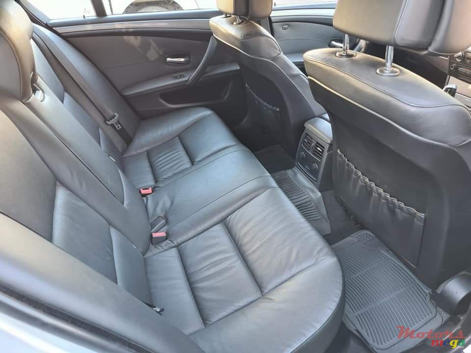 2008' BMW 520 E60 520d photo #7