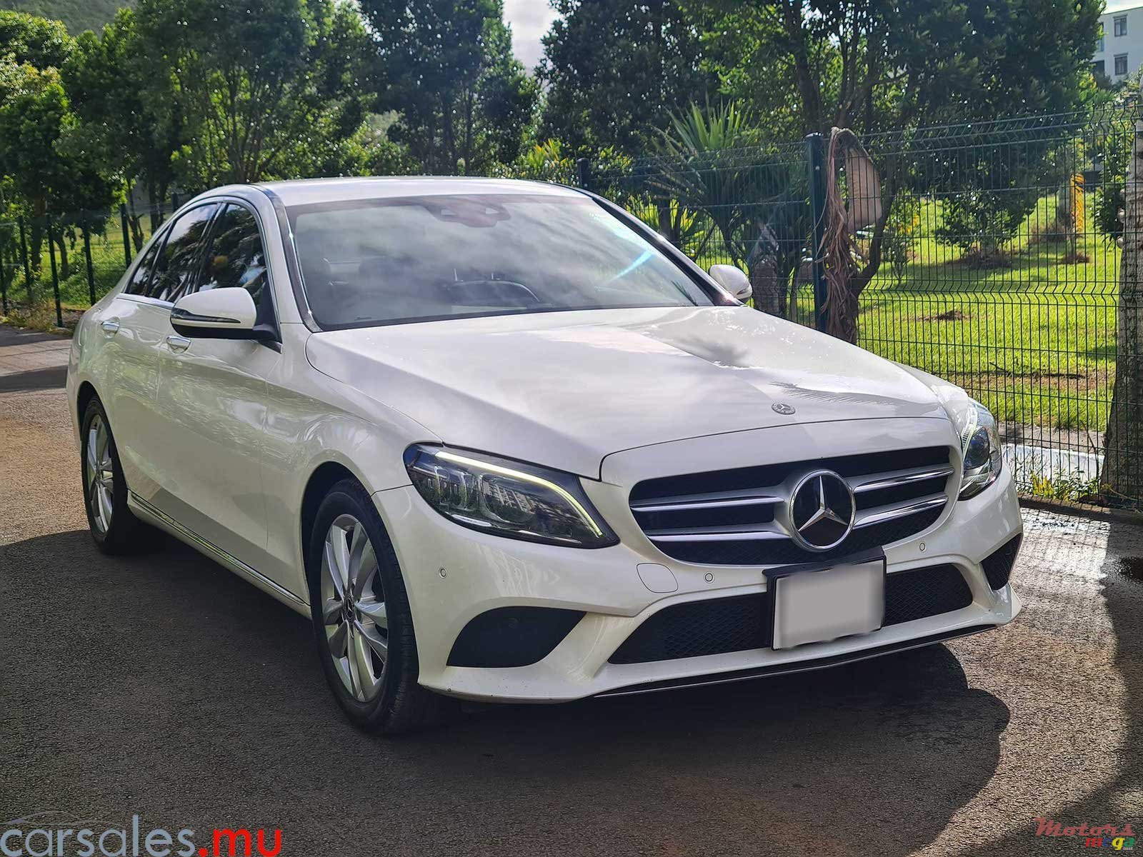 2019' Mercedes-Benz C 200 Avantgarde photo #2