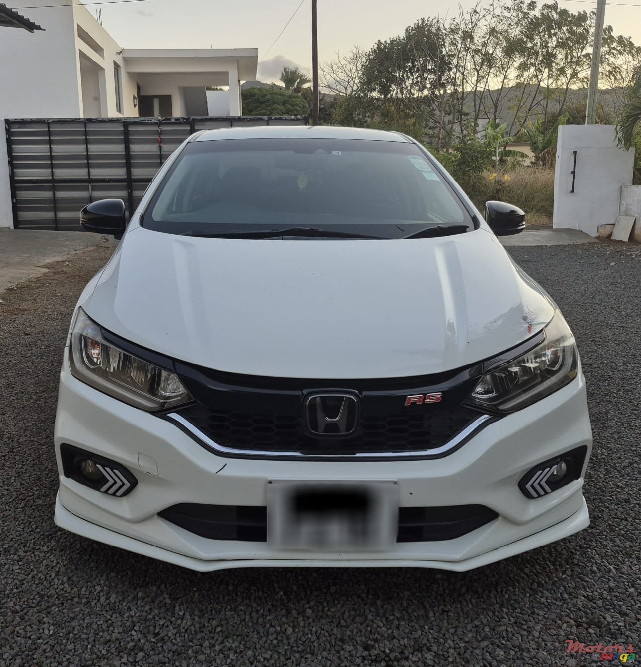 2018' Honda Grace Sport Limited Edition photo #1