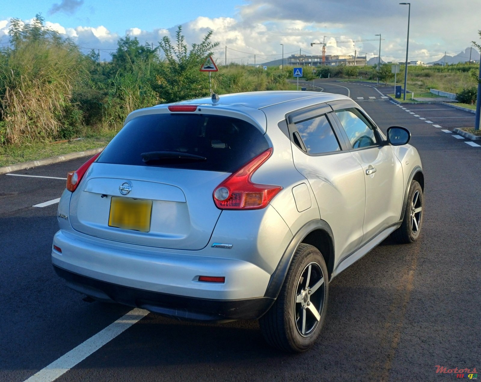 2012' Nissan Juke photo #2