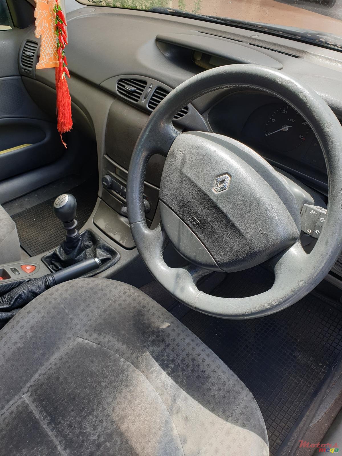 2003' Renault Laguna photo #5