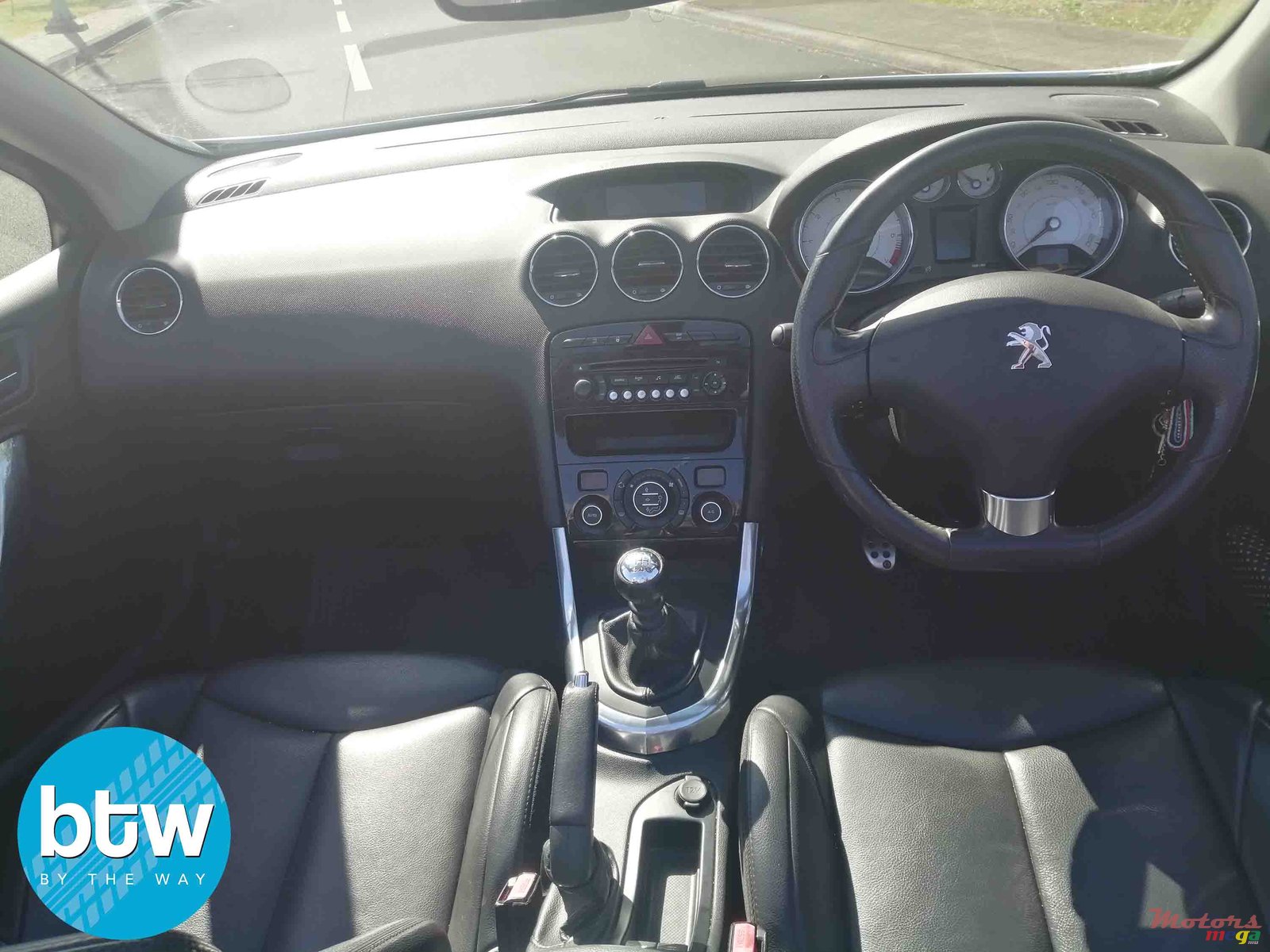 2012' Peugeot 308 cc photo #5