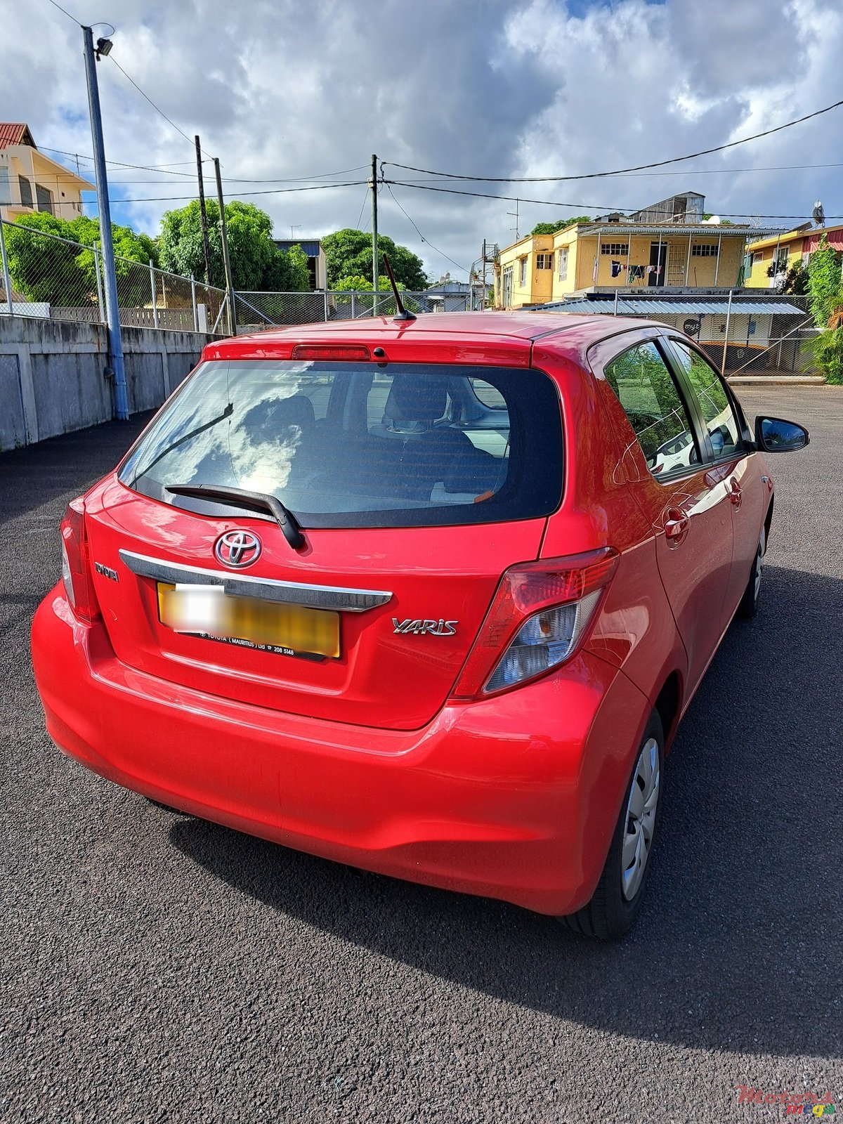 2012' Toyota Yaris photo #2